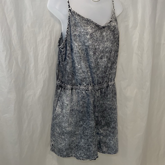 1x Plus Size Gray Acid Wash Romper Forever 21 + Plus - Picture 2 of 13